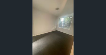 Ground Floor Apartment with Courtyard - Photo 2