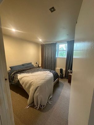 Quite quirky 2 bedrooms flat nestled in the - Photo 1