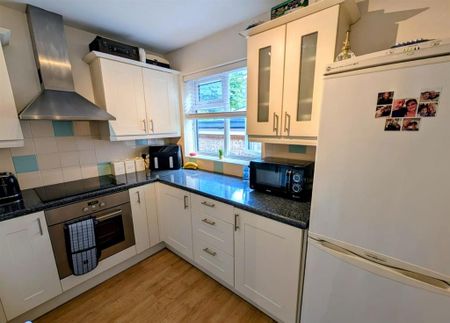 2 bedroom maisonette to rent - Photo 4