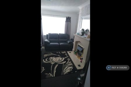 2 bedroom terraced house to rent - Photo 2