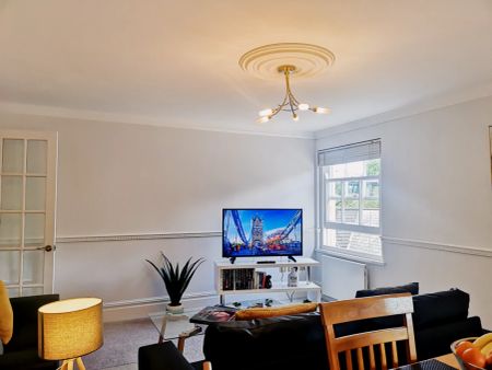 2 Bedroom Apartment - Photo 2