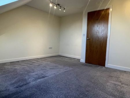 2 bed flat to rent in Old Tiverton Road, Exeter, EX4 - Photo 3