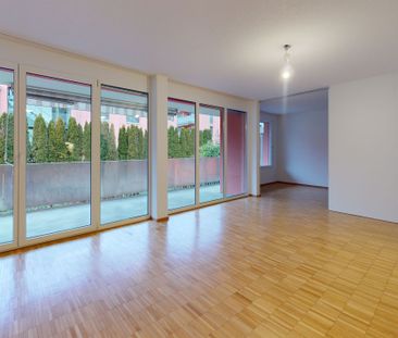 Apartment with access to the garden in a practical location - Photo 3