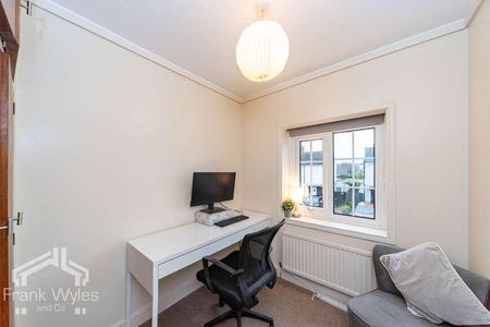 South Street, Lytham St. Annes, Lancashire, FY8 - Photo 5