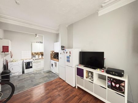Flat 1, 37 St Michaels Road, Leeds, LS6 3AW - Photo 5