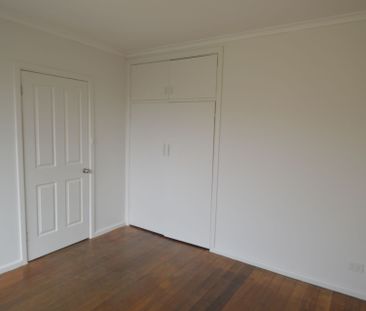 Charming 2-Bedroom Unit in Prime Location - Photo 5