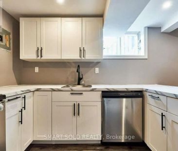 761 Rowena Street #Lower - Photo 5