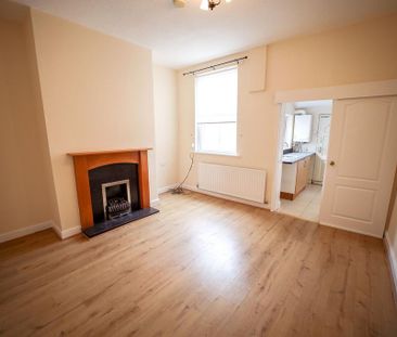 2 bedroom terraced house to rent - Photo 2