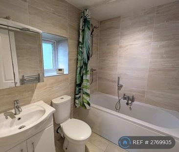 2 bedroom end of terrace house to rent - Photo 2