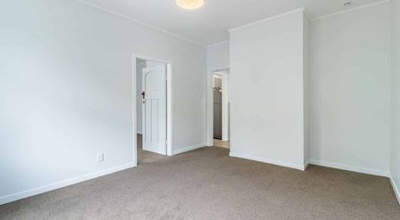 Large Renovated 1 Bedroom Unit - Photo 2