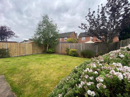 3 bedroom detached house to rent - Photo 3