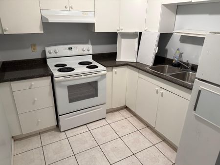 For Lease - 3702 Densbury Drive Unit# Basement, Mississauga, Ontario - Photo 2