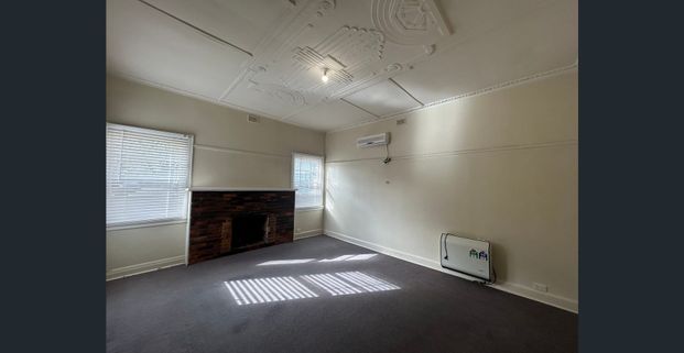 ONE BEDROOM COTTAGE ! - Photo 1