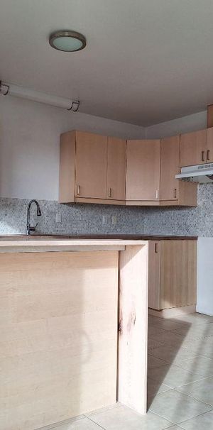 Logement 5 1/2 à louer - Photo 1
