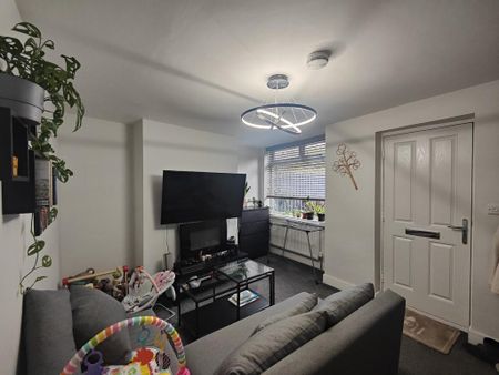 2 bedroom end of terrace house to rent - Photo 2