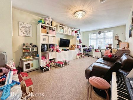 4 bedroom detached house to rent - Photo 2