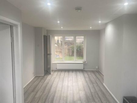 3 bedroom terraced house to rent - Photo 2