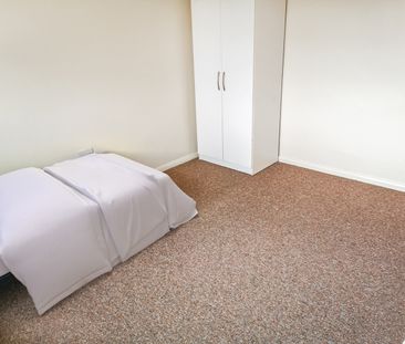 Room in a Shared House, Glenmead Road, B44 - Photo 2