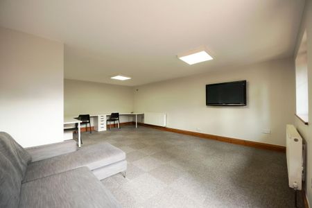 8 bedroom detached house to rent - Photo 2