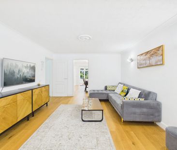 4 bedroom House in Oaktree Way, Sandhurst - Photo 1