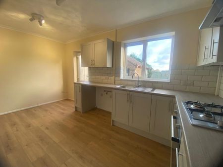 2 bedroom terraced house to rent - Photo 4