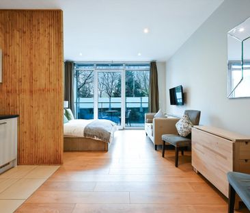 A studio apartment to let in Oswald Building, Chelsea Bridge Wharf,... - Photo 1