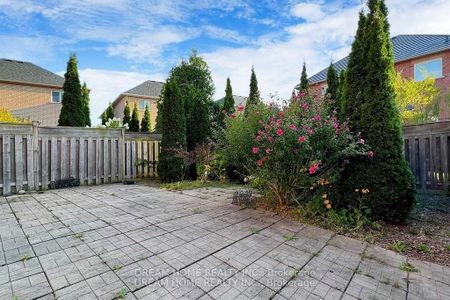 For Lease - 16 Bond Lake Park Street, Richmond Hill, Ontario - Photo 2