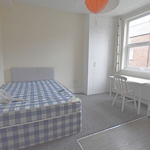 1 Bedroom Studio - Photo 2