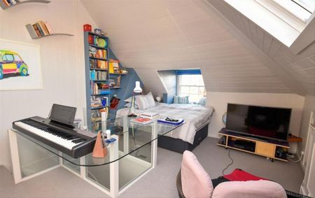 4 bedroom semi-detached house to rent - Photo 3