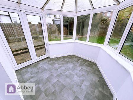 3 bedroom semi-detached house to rent - Photo 4