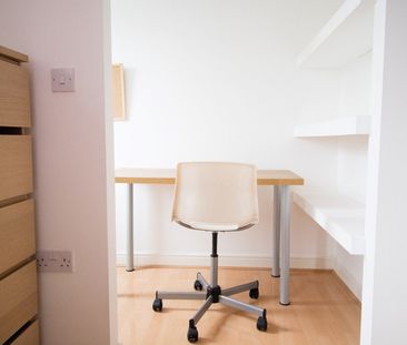 2 Bed Flat, Hadfield Close, M14 - Photo 2