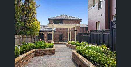 Stunning Brand New 4-Bedroom Townhouse - Photo 3