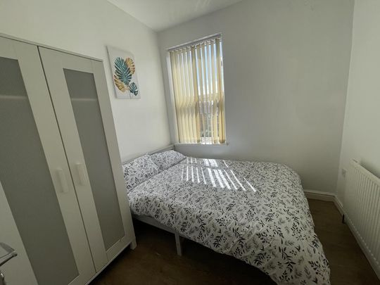 1 bedroom in a house share to rent - Photo 1