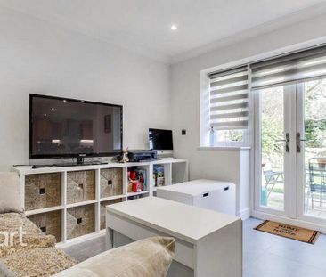 4 bedroom detached house to rent - Photo 2