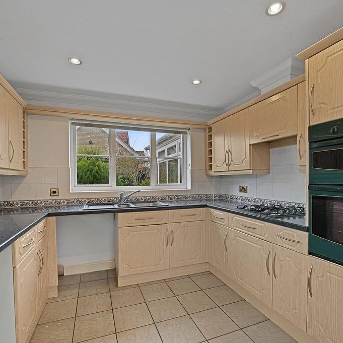 4 bedroom detached house to rent - Photo 1