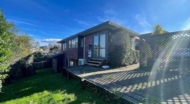 3 Bedrooms in Botany Downs - Photo 1