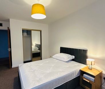 Room in a Shared Flat, Glasgow, G3 - Photo 1