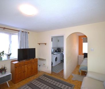 1 bedroom flat to rent - Photo 2