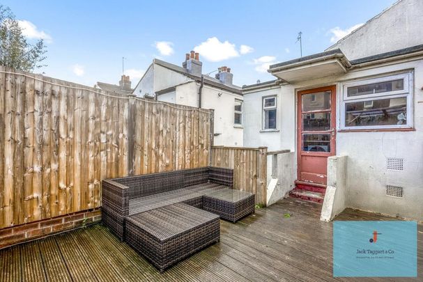 2 bedroom flat to rent - Photo 1