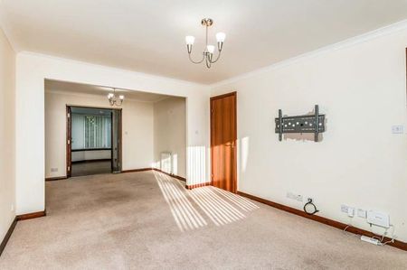 4 bedroom detached house to rent - Photo 3