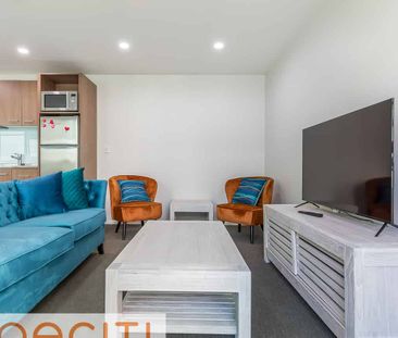 608/85 Beach Road - Photo 1