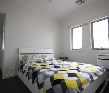 6-bedroom shared house / townhouse, Fifth Street - Photo 4