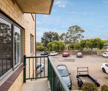 Well-presented, 2-bedroom unit on the upper level - Photo 6