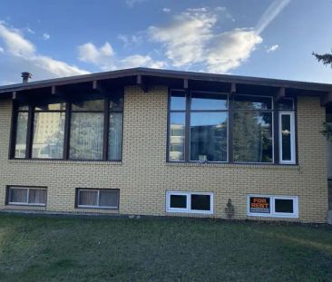 Renovated 2-Bedroom Duplex – Steps from Foothills, U of C & Cancer ... - Photo 1