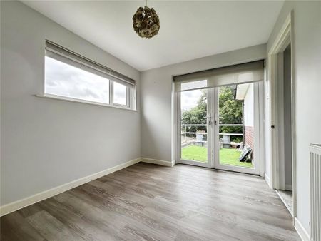 4 bedroom semi-detached house to rent - Photo 2