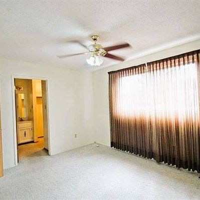 Spacious 3Br Family Home Near West Edmonton Mall–Prime Location! - Photo 1