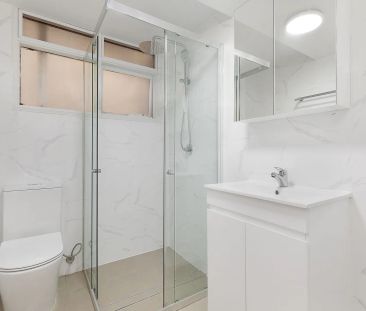 Rennovated Apartment In Tranquil Address - Photo 2