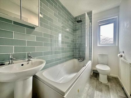2 bedroom semi-detached house to rent - Photo 3