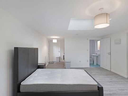 7 bedroom house of multiple occupation to rent - Photo 1