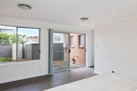 2/5 King Street, Birmingham Gardens NSW 2287 - Townhouse For Rent | Domain - Photo 5